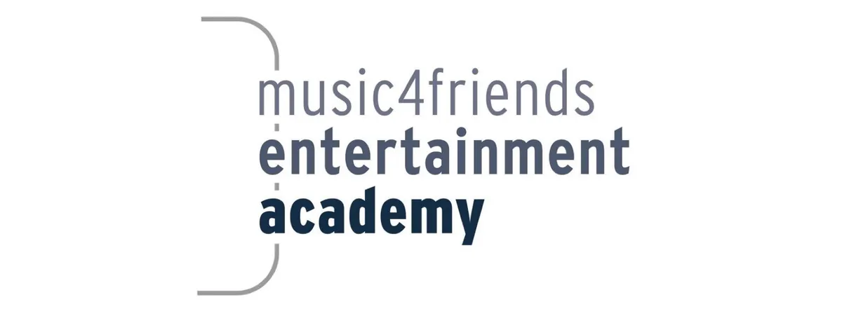 Gitarren-Coaching mit Henning Leise in der Galerie, Musik und Guitar-Lessons.